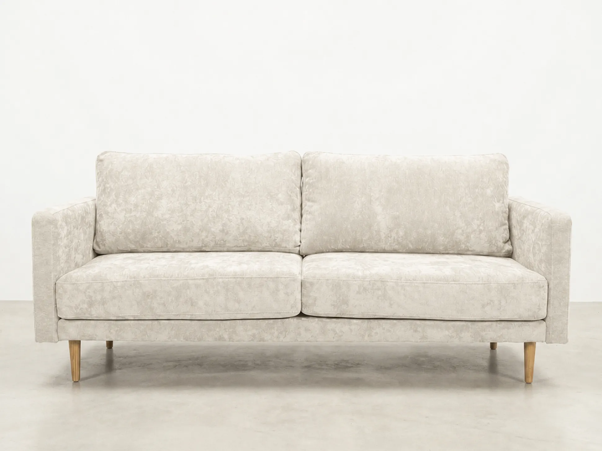 Copenhagen Lux (3-ist. sohva, Mistral 03 Pearl (kitti), tammijalat)
