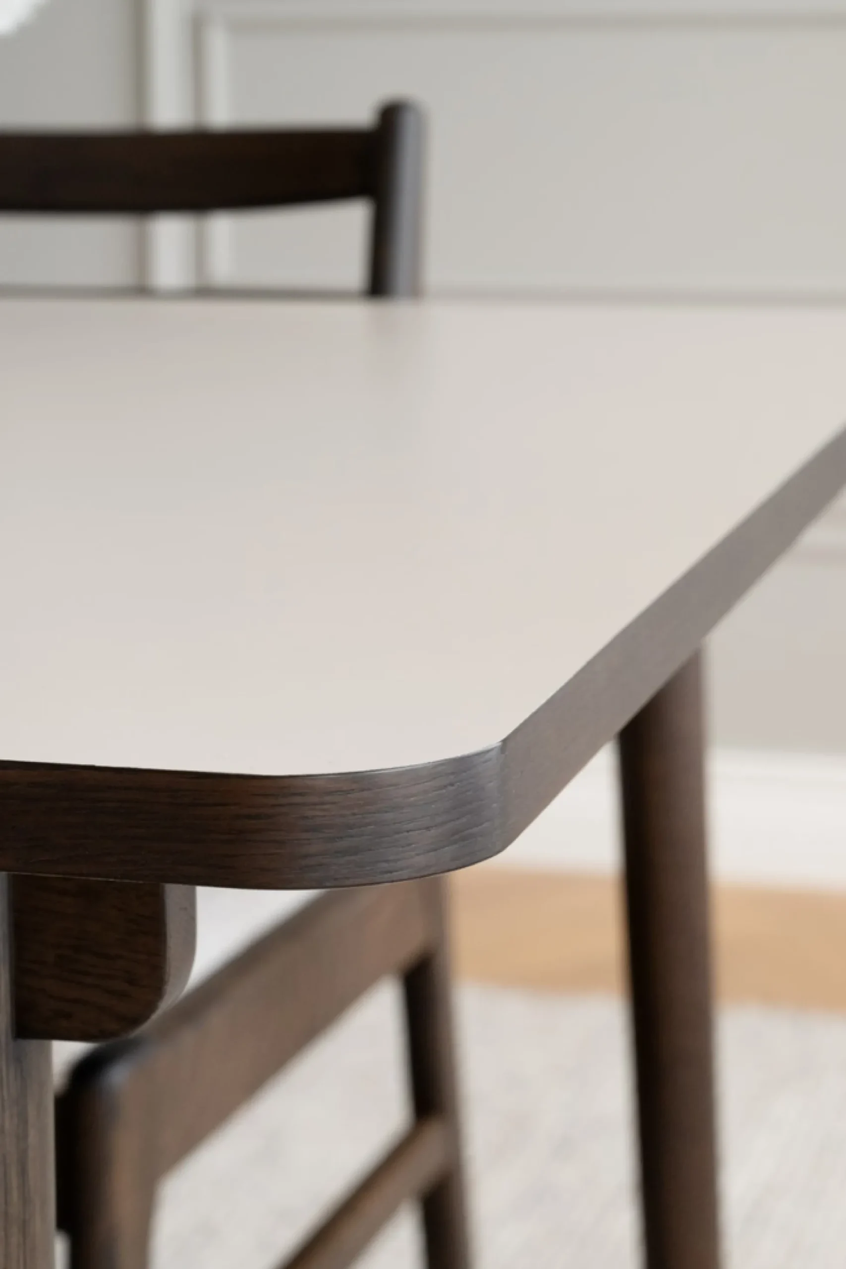 Fairmount (ruokapöytä 220x95 beige hpl/ruskea tammi)