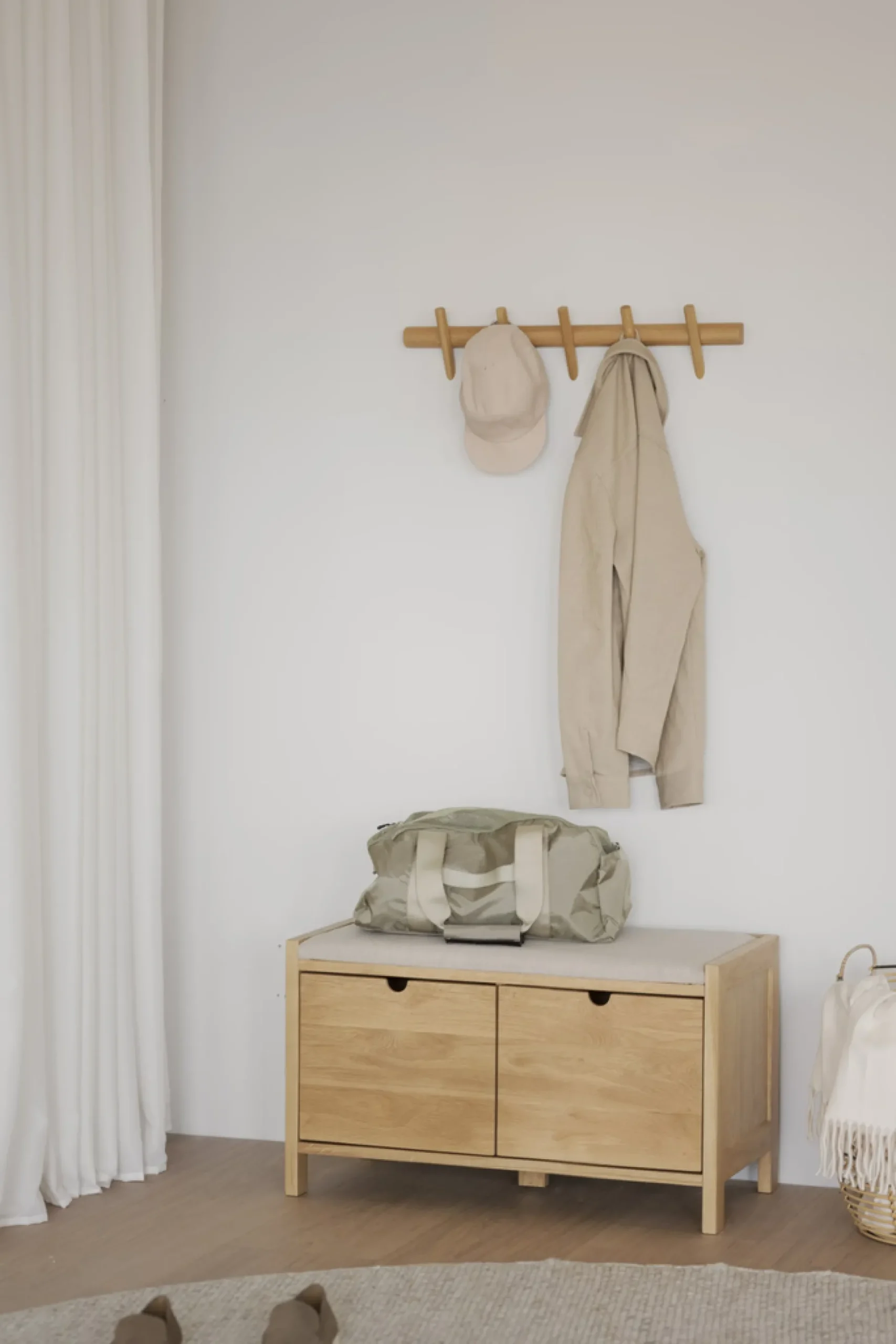 Hillmond (penkki 2ltk 80 lakattu tammi/beige kangas)