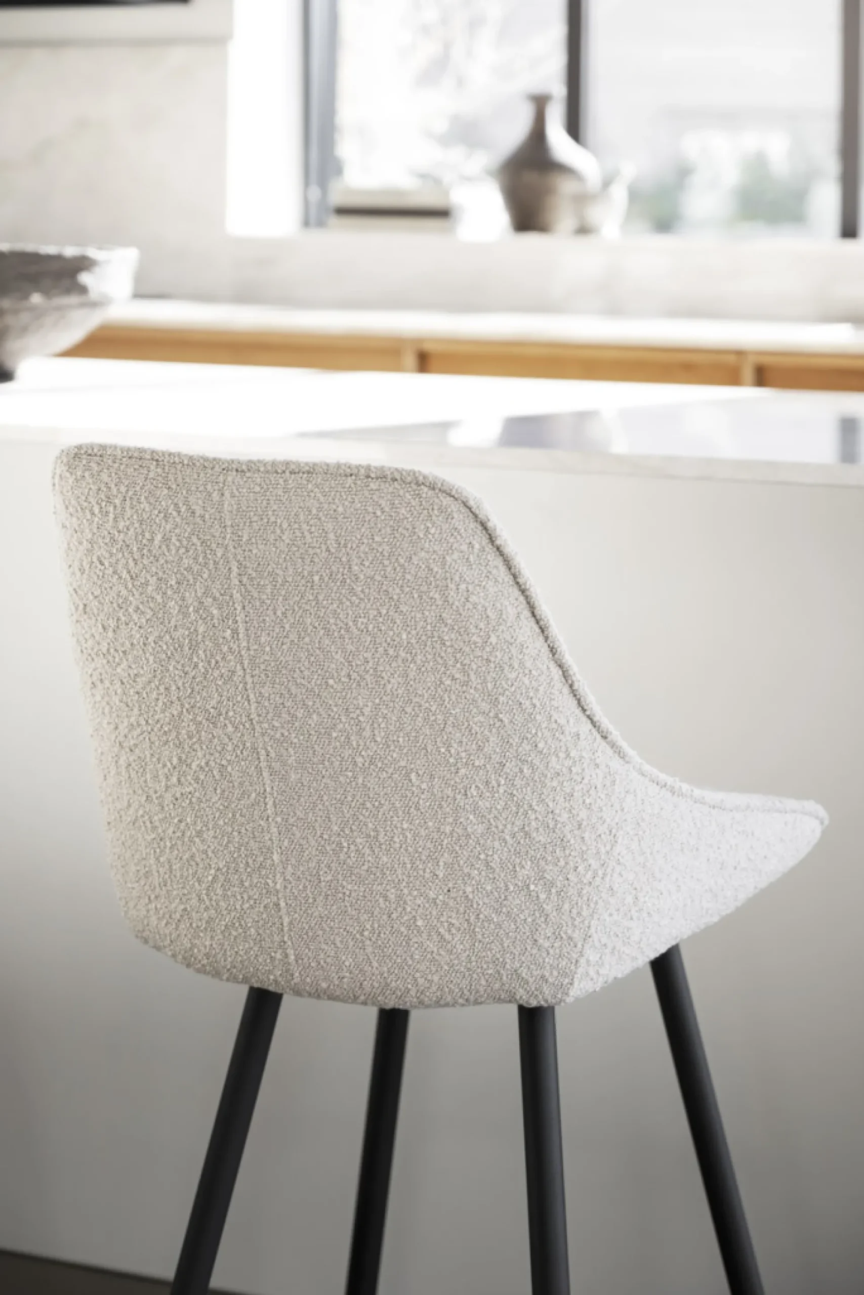 Sierra (baarituoli beige bouclé kangas/musta metalli)