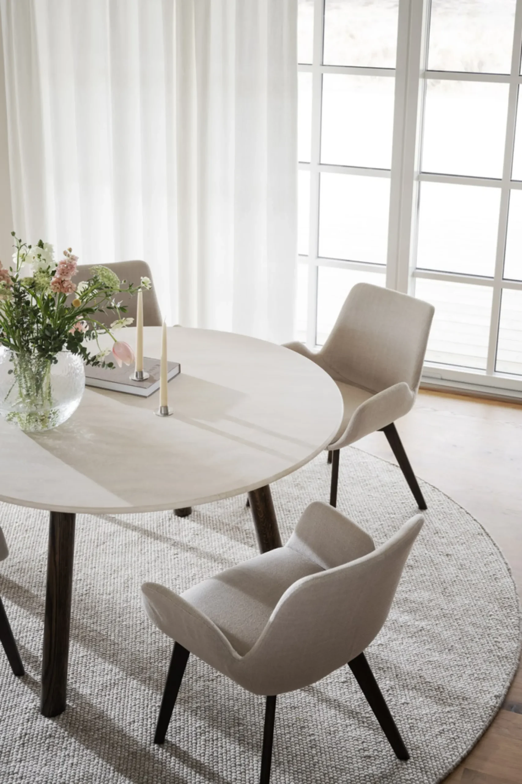 Taransay (ruokapöytä pyöreä 125 beige travertiini/ruskea tammi)